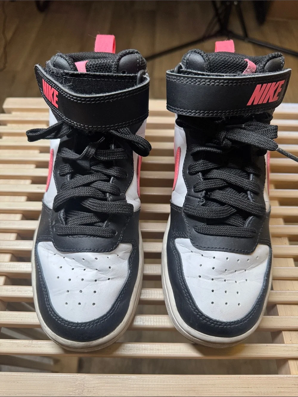 Nike Kids High-Top Sneakers in Black, White & Pink Coral size 4.5Y